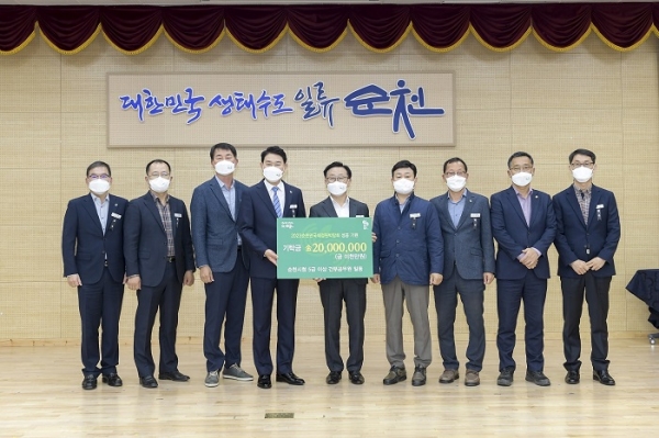 ▲지난 1일 5급 이상 간부공무원 2023정원박람회 기부금 전달식 모습(사진제공=순천시)