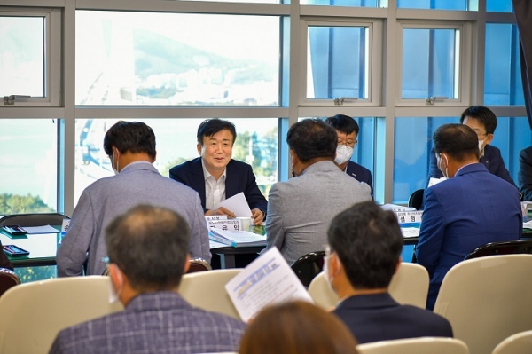 ▲정기명 여수시장이 지난 7일 지역 현안사업과 민생 점검을 위한 ‘권역별 현장간담회’를 마무리했다.(사진제공=여수시)