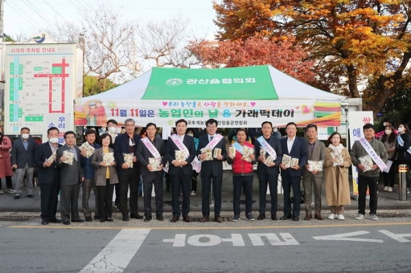 ▲장흥군은 10일 우리 쌀 소비 촉진 및 건강증진을 위한 ‘아침밥 먹기’ 캠페인을 펼쳤다.(사진제공=장흥군)