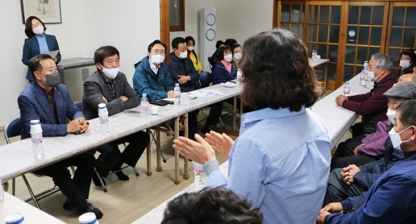 ▲윤병태 나주시장은 지난 10일 금천면 야죽마을에서 ‘찾아가는 마을좌담회’를 가졌다.(사진제공=나주시)