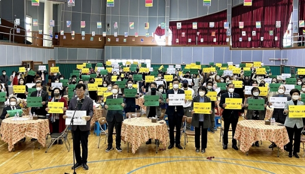 ▲장흥군은 11일 심천공원 정남진체육관에서 ‘2022년 사회복지의 날 기념행사’를 개최했다.(사진제공=장흥군)