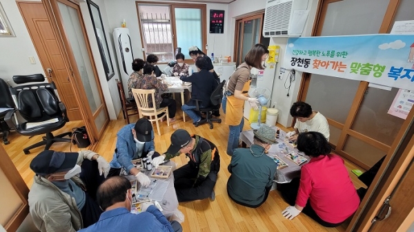 ▲순천시 장천동은 ‘찾아가는 맞춤형 복지학교’를 운영했다.(사진제공=순천시)