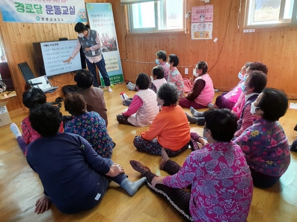 ▲장흥군은 경로당 15개소를 선정 300명을 대상으로 생활 속 ‘낙상’ 예방 교육을 진행하고 있다.(사진제공=장흥군)