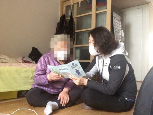 ▲광산구가 겨울철 한파를 대비해 내년 3월까지 취약계층을 대상으로 방문건강관리서비스를 강화한다.(사진제공=광산구)