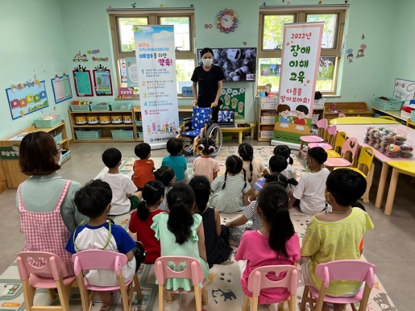 ▲구례군은 관내 5~7세 아동과 청소년을 대상으로 장애체험교실을 운영하고 손상 예방 교육을 실시했다.(사진제공=구례군)