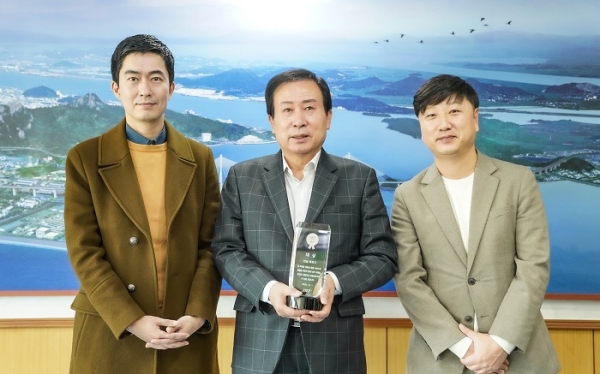 ▲목포시가 SRT매거진이 주관하는 ‘2022 SRT 어워드’ 선정 올해 최고의 여행지 대상을 수상했다.(사진제공=목포시)