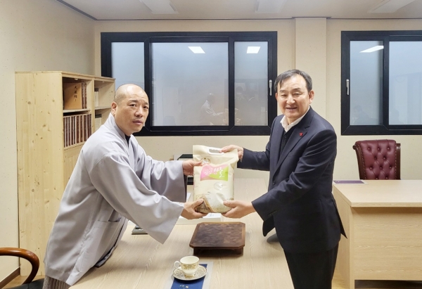 ▲담양군은 제주지역 출향인, 관음사, 행정기관 등을 대상으로 담양 쌀 판매 확대와 고향사랑기부제 정착을 위한 홍보에 나섰다.(사진제공=담양군)