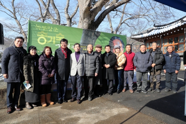 ▲송기숙 선생 기념제가 19일 장흥군 용산면 포곡마을에서 열렸다.(사진제공=장흥군)