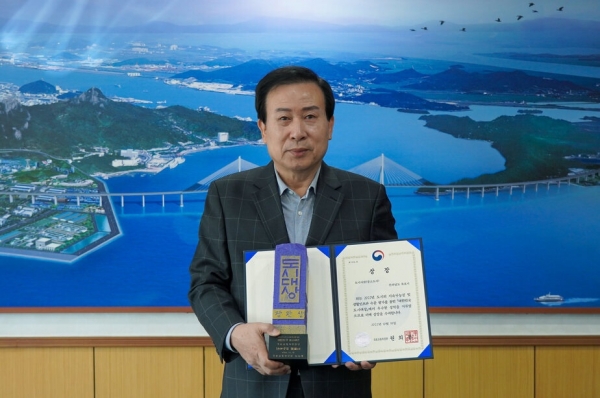 ▲박홍률 목포시장 도시대상 수상 모습(사진제공=목포시)
