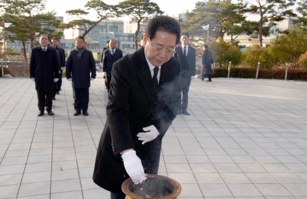 ▲김영록 전남지사는 2일 도청 왕인실에서 2023년 시무식을 가졌다.(사진제공=전라남도)