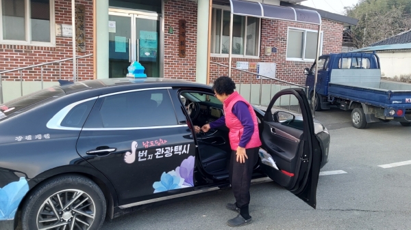 ▲강진 교통 취약계층들의 든든한 발이 되어준 ‘100원 마을택시’가 확대 운영된다.(사진제공=강진군)