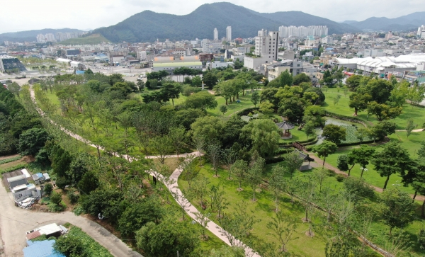 ▲전라남도는 주민 생활권에 쾌적한 녹지공간을 조성하는 기후대응 도시숲 조성에 사업비 377억 원을 투입한다.(사진제공=전라남도)