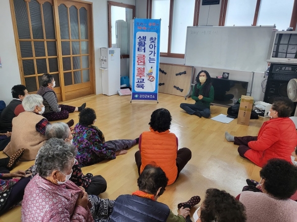 ▲찾아가는 금연 절주 교육 모습(사진제공=강진군)