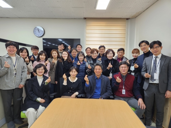 ▲광주시교육청이 2022년 시교육청 핵심사업 평가에서 최우수상, 우수상을 받은 상금 전액을 장학금으로 기탁했다.(사진제공=광주광역시교육청)