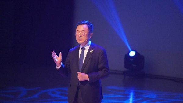 ▲더불어민주당 순천․광양․곡성․구례(갑) 지역위원회가 11일 개최한 순천 더불어민주당 전진대회에서 소병철 위원장이 인사밀을 하고 있다(사진제공=더불어민주당 순천․광양․곡성․구례(갑) 지역위원회)