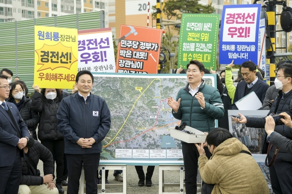 ▲16일 경전선 순천 도심 통과 현장을 방문한 원희룡 장관과 노관규 순천시장(사진제공=순천시)
