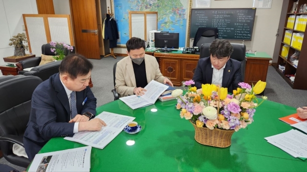 ▲강종만 영광군순는 6일 전라남도 및 영산강유역환경청을 방문해 2024년도 지역 현안사업 국비 확보를 위한 본격적인 활동체제에 돌입했다.(사진제공=영광군)