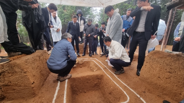 ▲해남군은 24일 ‘해남 방산리 독수리봉고분군(전라남도 문화재자료 233호)’발굴조사 현장자문위원회를 개최했다.(사진제공=해남군)