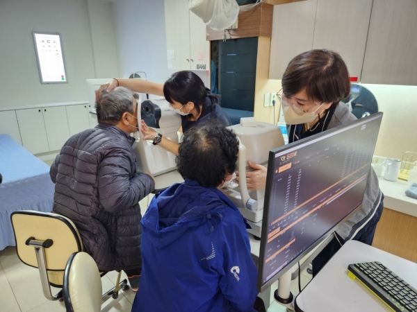 ▲무안군은 고혈압·당뇨 환자의 합병증 예방을 위하여 보건소에 등록 관리 중인 만성질환자 100명에게 합병증 검사비를 지원하고 있다.(사진제공=무안군)