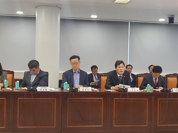 ▲전라남도의회는 4일 전라남도의회 초의실에서 2023년 제1차 전라남도의회 의정자문위원회 회의를 개최했다.(사진제공=전라남도의회)