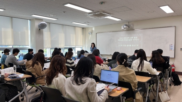 ▲광주시교육청이 중등 사회·과학과 교원 대상으로 8개 과목 출제 역량 강화 직무연수를 실시했다.(사진제공=광주광역시교육청)