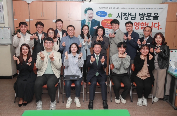 ▲광양시는 지난 11일 직원 간 소통을 강화하고 활력 있는 직장 분위기를 조성하기 위해 4월 중 ‘광양시가 응원합니다’ 행사를 가졌다.(사진제공=광양시)