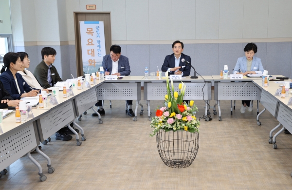▲영암군은 지난 13일 보건진료소장들과 ‘목요대화’를 진행했다.(사진제공=영암군)