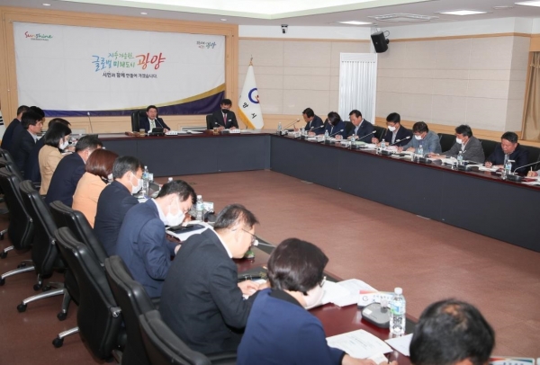 ▲광양시는 지난 13일 본청과 읍면동 간 시정 주요 현안을 공유하는 읍면동장 회의를 가졌다.(사진제공=광양시)