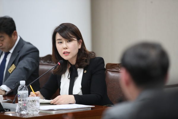 ▲한숙경 전남도의원이 도정질의를 하고 있다(사진제공=전라남도의회)