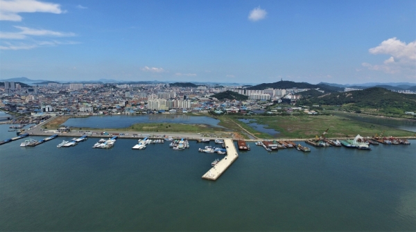 ▲해양도시 목포의 남항에는 친환경선박 연구단지 기반 구축 및 해양관광 시설이 조성되고 있다.(사진제공=목포시)