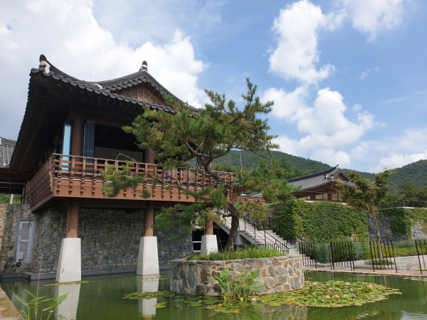 ▲땅끝순례문학관 전망대 겸 북카페(사진제공=해남군)