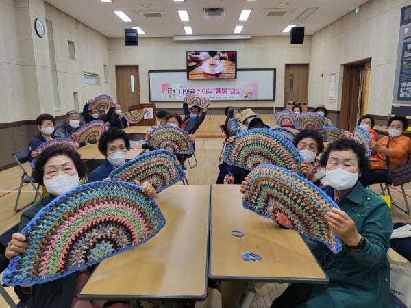 ▲해남군은 만 65세 이상 어르신 20명을 대상으로 인지기능 증진을 위한 ‘나와유 한의약 행복교실’을 운영한다.(사진제공=해남군)