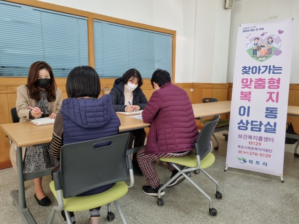 ▲목포시가 맞춤형 복지실현을 위해 찾아가는 이동상담실을 운영중이다.(사진제공=목포시)