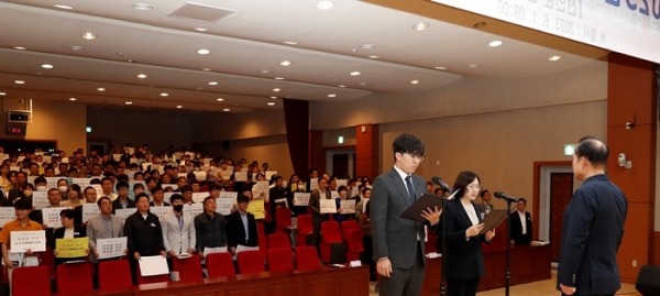 ▲진도군이 청렴 문화 확산을 위한 반부패‧청렴 실천 민·관 합동 캠페인과 결의 대회를 개최했다.(사진제공=진도군)
