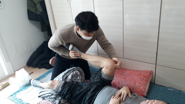 ▲목포시한의사회(한의사 6명) 가정방문 한방의료서비스 제공하고 있다.(사진제공=목포시)