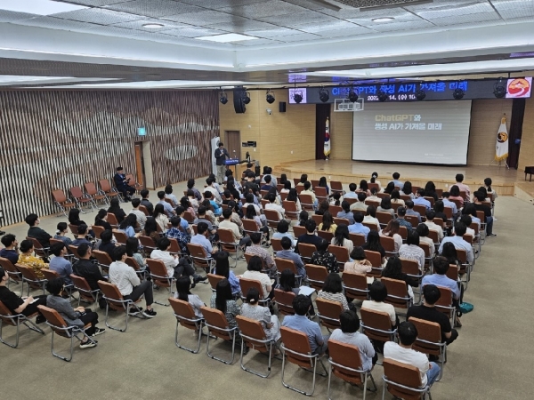 ▲14일 순천시가 전직원을 대상으로 챗GPT 관련 전문가 초청 특강을 열였다.(사진제공=순천시)