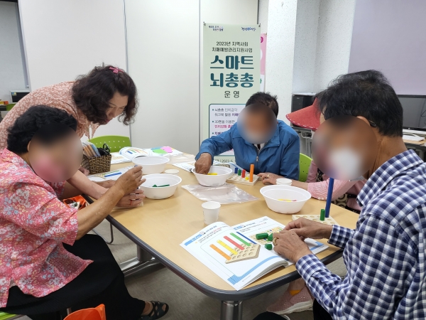 ▲함평군 보건소가 인지 기능 향상을 위한 ‘스마트 뇌총총’ 프로그램을 운영한다.(사진제공=함평군)