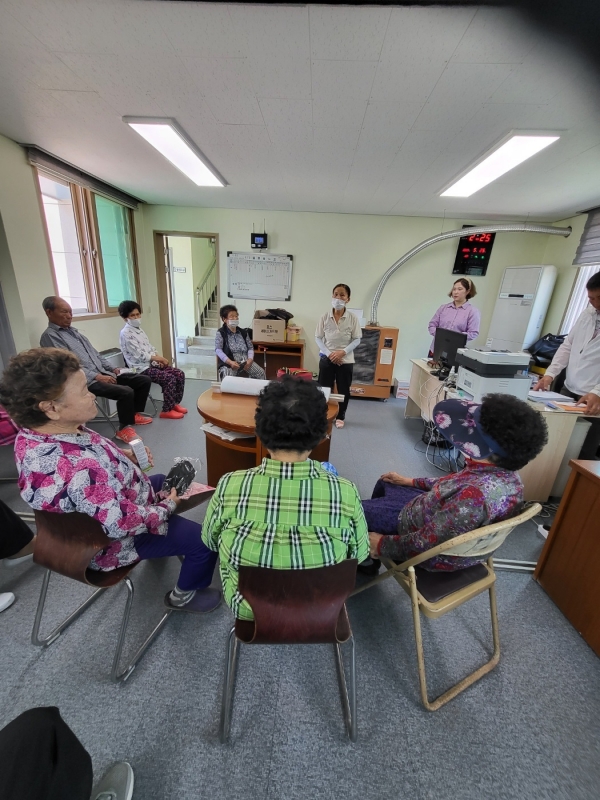 ▲구례군에서는 6월부터 ‘마을로 직접 찾아가는 진드기 매개 감염병 예방 교육’을 진행하고 있다.(사진제공=구례군)