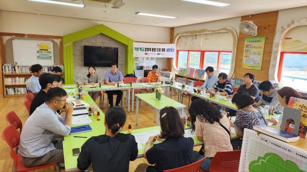 ▲광주시교육청 파견 전남대학교 교육협력관실이 ‘작은 학교 학생의 창의력 함양 모델 개발’을 위한 네트워크 모임을 개최했다.(사진제공=광주광역시교육청)