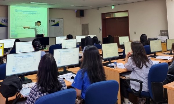 ▲나주시는 세외수입 실무 담당 공무원 대상으로 ‘세외수입 실무역량 강화교육’을 가졌다.(사진제공=나주시)