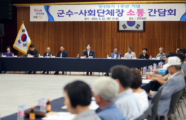 ▲우승희 영암군수가 사회단체장과 간담회를 가졌다.(사진제공=영암군)