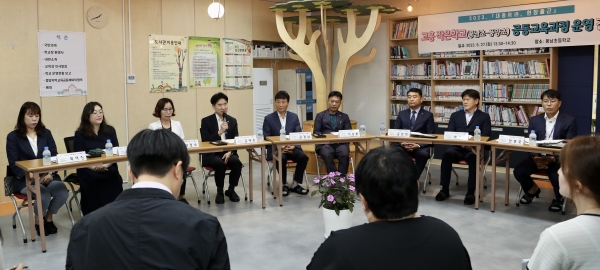 ▲고흥 풍남초등학교에서 열린 작은학교 공동교육과정 운영 간담회에서 김대중 전남교육감이 인사말을 하고 있다.(사진제공=전라남도교육청)