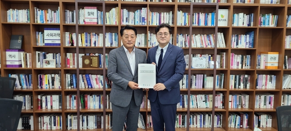 ▲이상철 곡성군수가 지난 26일과 27일 양일간 국회를 방문해 지역 현안사업 해결을 위한 적극적인 행보를 펼쳤다.(사진제공=곡성군)