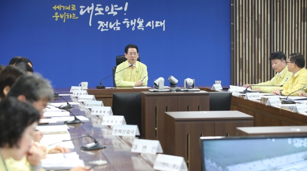 ▲김영록 전라남도지사는 4일 오전 호우 대비 재난대책 보고회를 가졌다.(사진제공=전라남도)