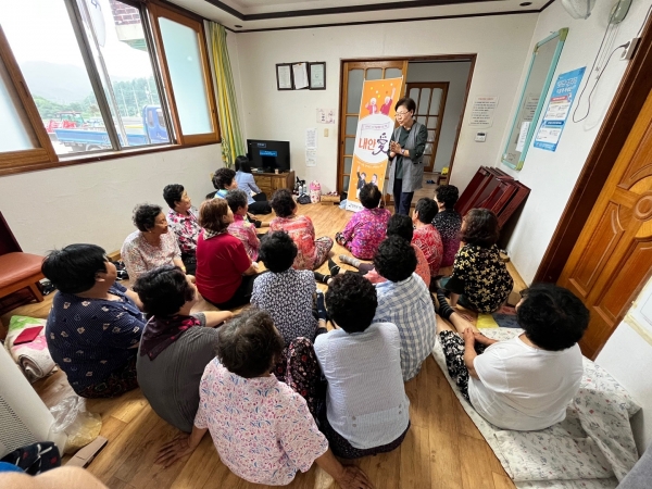 ▲‘내·안·愛’ 프로그램에 어르신들이 참여하고 있다.(사진제공=강진군)