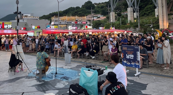 ▲대한민국 대표 거리문화공연인 여수밤바다 낭만버스킹의 ‘썸머페스티벌’이 오는 29일 낭만포차 특설무대에서 열린다.(사진제공=여수시)