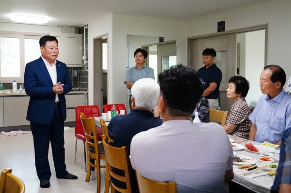 ▲무안군은 지난 27일 일로읍 오룡리에 있는 호반써밋3차 경로당 개소식을 개최했다.(사진제공=무안군)