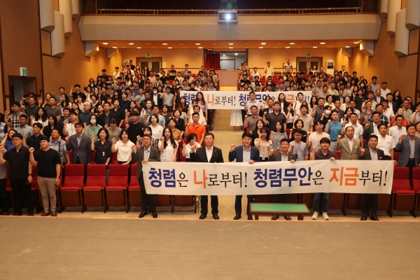 ▲무안군은 부정부패 방지와 청렴한 공직사회 구현을 위해 ‘군수가 주도하는 청렴 메시지 전달’을 운영하고 있다.(사진제공=무안군)