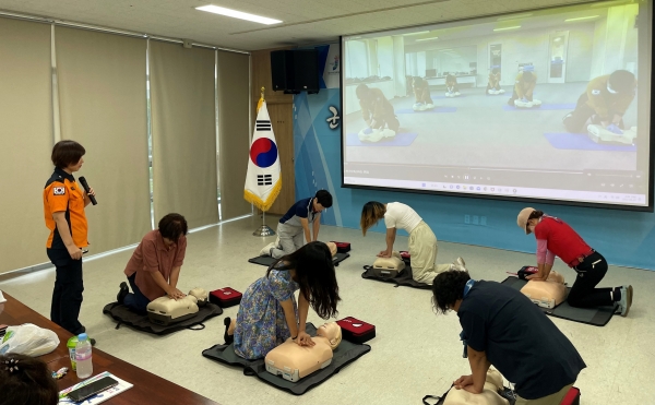 ▲심폐소생술 및 응급처치 교육을 진행하고 있다.(사진제공=보성군)