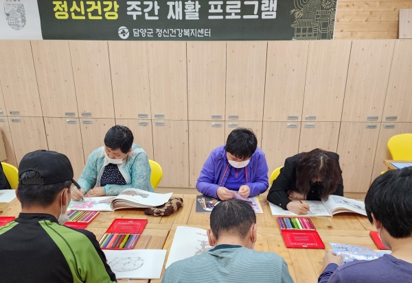 ▲담양군이 지역 정신질환자들의 사회복귀를 위해 매월 주 2회 ‘주간 재활프로그램’을 운영한다.(사진제공=담양군)